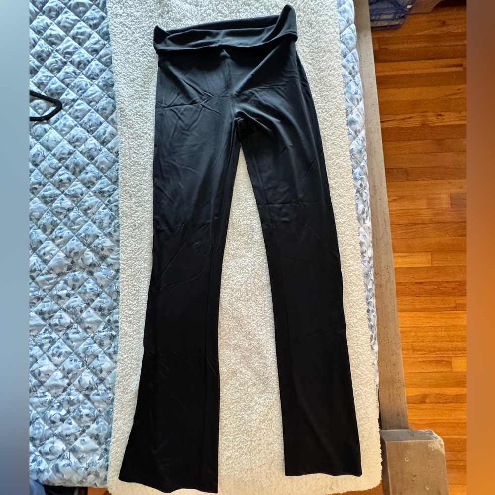 Stretchy, black flared pants